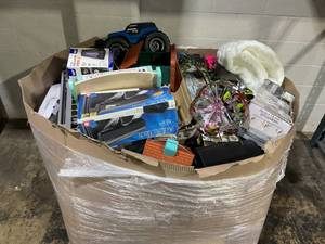 lot 906 image: Wholesale Pallet of Miscellaneous Items