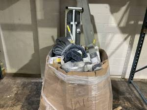 lot 908 image: Wholesale Pallet of Miscellaneous Items