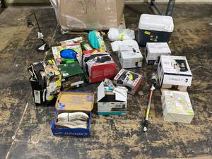 lot 910 image: Wholesale Pallet of Miscellaneous Items