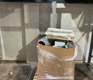 lot 918 image: Wholesale Pallet of Miscellaneous Items