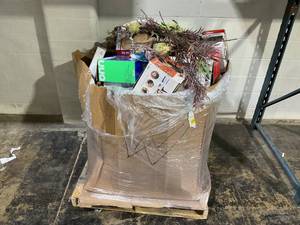 lot 920 image: Wholesale Pallet of Miscellaneous Items