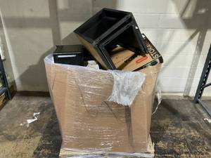 lot 922 image: Wholesale Pallet of Miscellaneous Items