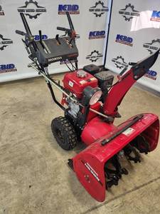 lot 1 image: Honda HS928 Hydrostatic Two-Stage Snowblower
