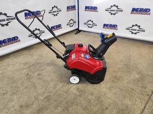 lot 2 image: Toro Power Clear 518 ZE 18-Inch Gas Snow Blower with Electric Start