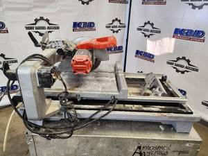 lot 8 image: Diamondback 7 Inch Heavy-Duty Tile Saw 6000 RPM