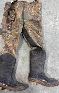 lot 6 image: Hodgman Heavy Duty Camo Waders (size 12 boots)