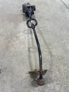 lot 8 image: Craftsman 25cc Trimmer