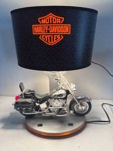 lot 12 image: Harley Davidson Lamp