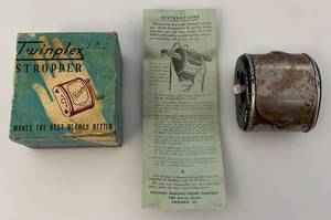 lot 18 image: Vintage Twinplex Stropper Razor Blade Sharpener In Original Box