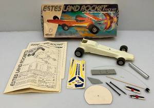 lot 29 image: Vintage ESTES Land Rocket Race Car Kit Open In Original Box