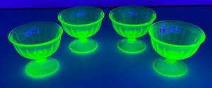 lot 38 image: Vintage Uranium Glass Sherbert Cups