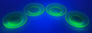 lot 40 image: Vintage Uranium Glass 6 Plates