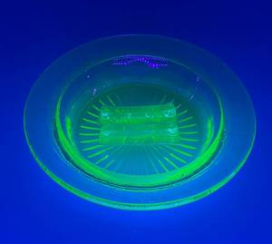 lot 44 image: Vintage Uranium Glass 4 Ashtray