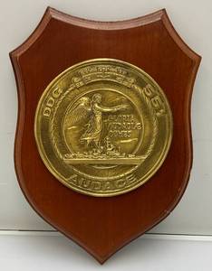lot 95 image: Vintage Commeorative Metal And Wood Wall Plaque Related To The Italian Navy Destroyer ITS Audace D551 7 x 10
