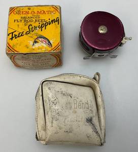 lot 100 image: Vintage South Bend OREN-O-MATIC  Balanced Fly Rod Reel Free Stripping In Original Box & Vinyl Bag