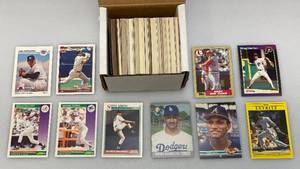 lot 105 image: Misc. Unsorted Baseball Cards