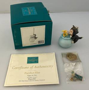 lot 148 image: EST. $75.00-$125.00 Vintage WDCC Figaro And Cleo Ornament Purrfect Kiss  Figurine  With COA In Original Box