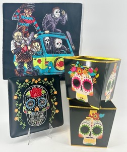 lot 55 image: Set of 4 Day of the Dead and Horror Decor Items