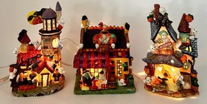 lot 87 image: Set of 3 Lighted Halloween Ceramic Village Houses
