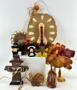 lot 161 image: Collection of Thanksgiving Wooden and Resin Turkey Decor Figures