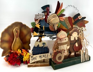 lot 163 image: Thanksgiving Decor Collection with Wooden Turkeys and Pilgrims