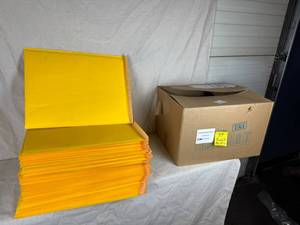 lot 16 image: Bubble Mailers
