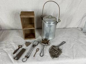 lot 19 image: Vintage Kitchenware
