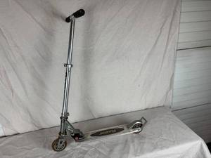 lot 34 image: Razor Scooter