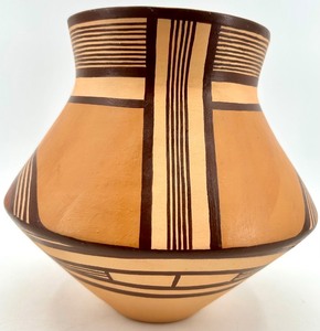 lot 15 image: Hand-Painted Ukrainian Ceramic Pot with Abstract Design