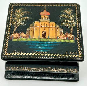 lot 19 image: Hand-Painted Russian Lacquer Box with Church Scene