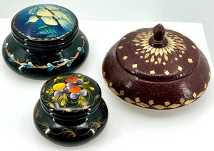 lot 20 image: Set of 3 Vintage Hand-Painted Wooden Trinket Boxes USSR