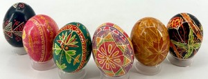 lot 26 image: Set of 6 Hand-Painted Ukrainian Pysanky Eggs