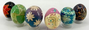 lot 35 image: Set of 6 Hand-Painted Ukrainian Pysanky Eggs