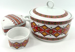lot 43 image: Set of 3 Enesco Decorative Porcelain Kitchenware Pieces with Folk Pattern
