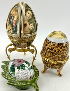 lot 53 image: Set of 3 Decorative Porcelain Egg Trinket Boxes with Stands and Painted Designs