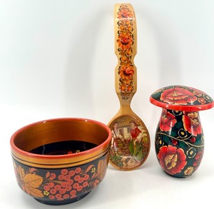 lot 67 image: Set of 3 Russian Hand-Painted Wooden Folk Art Decor Pieces