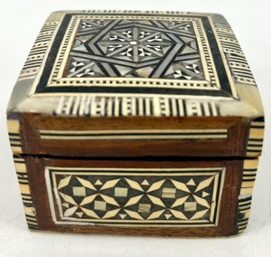 lot 69 image: Handcrafted Ukrainian Wooden Inlay Trinket Box with Red Velvet Interior