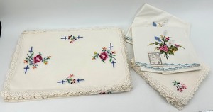 lot 82 image: Set of Hand-Made Embroidered Linen Table Runner, place mats and napkins with Floral Design
