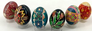 lot 87 image: Set of 6 Handcrafted Ukrainian Pysanky Decorated Eggs