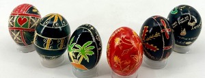 lot 89 image: Set of 6 Hand-Painted Decorative Ukrainian Pysanka Eggs