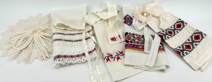 lot 104 image: Set of Vintage Embroidered Aprons and a lace hair comb