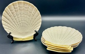 lot 145 image: Set of 5 Belleek Ireland Shell-Shaped Porcelain Plates