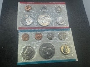 lot 67 image: 1974 US Mint Set in Original Mint Package  13 Total Uncirculated Coins