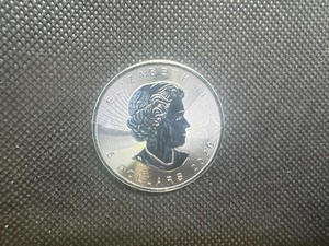 lot 87 image: 2000 Brilliant Uncirculated .9999 1 Oz. Silver Canada Maple Leaf