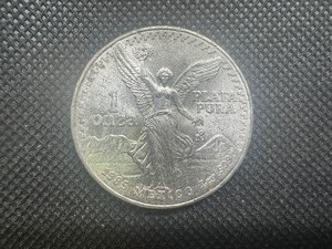 lot 88 image: 1985 Mexico 1 Oz. Libertad .999 Silver Coin