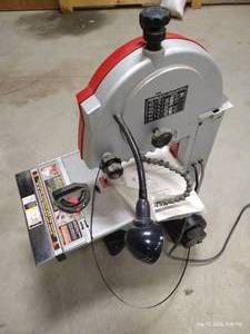 lot 4 image: Tradesman 9 Band Saw