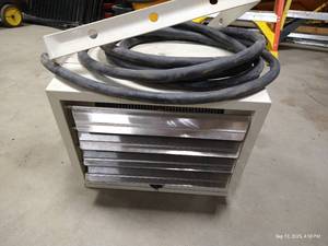 lot 7 image: Ceiling Heater