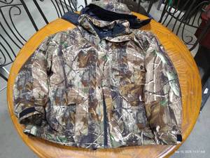 lot 20 image: Herters (L) Camo Hunting Hooded Jacket
