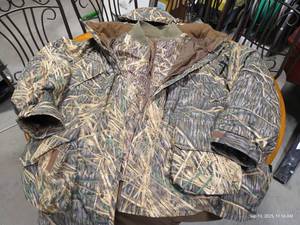 lot 21 image: Nice Columbia (3X) Camo Hooded Hunting Jacket With Lining