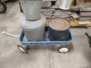 lot 40 image: Vintage Wagon & BucketsCans